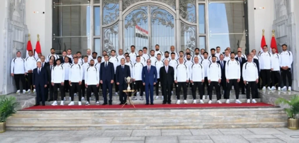 استقبال الرئيس السيسى وتكريمه لبعثة منتخب مصر فى مدينة العلمين