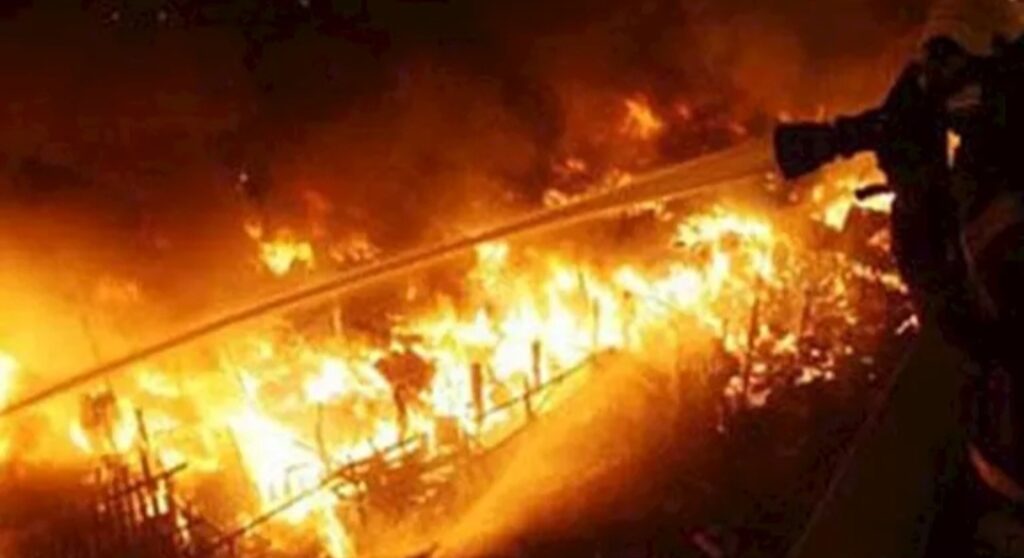 حريق هائل يلتهم مزرعة دواجن بالغربية.. الدفع بـ4 سيارات إطفاء