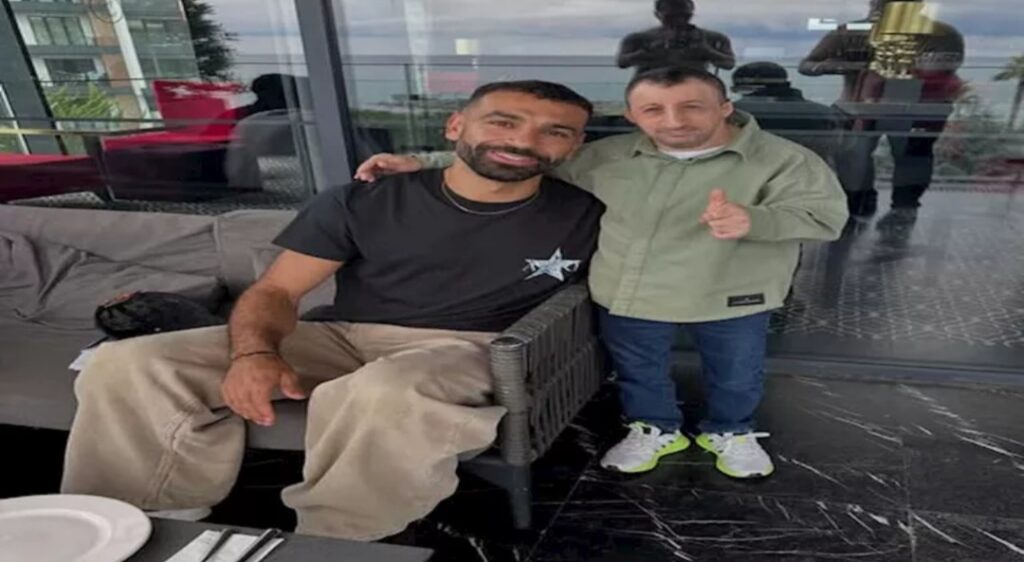 كوكسال بابا يلتقي محمد صلاح قبل مواجهة جلطة سراي