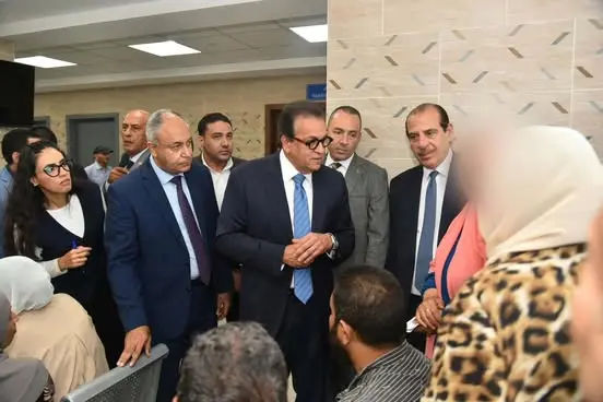 وزير الصحة يتفقد مستشفى المدينة بالعبور في جولة مفاجئة